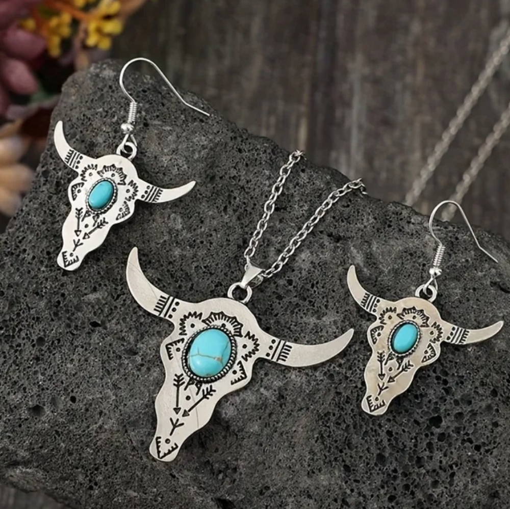 Women's Inlaid Turquoise and Silver Bull Skull Jewelry Set. NWT